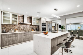 Spectacular 5BR & 5BA Villa in Hollywood Lakes